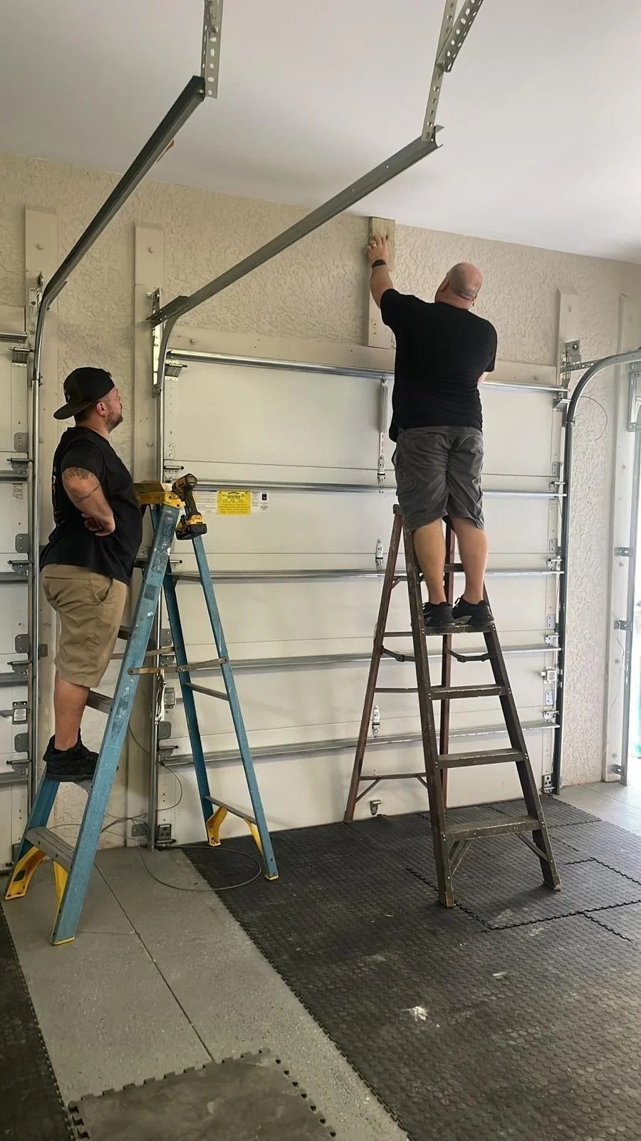 Garage door repair work, gallery photo 5
